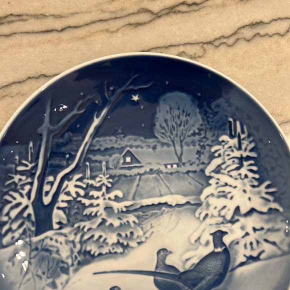 Vintage - 1970 Christmas in Greenland Collector Plate - Picture 4 of 12